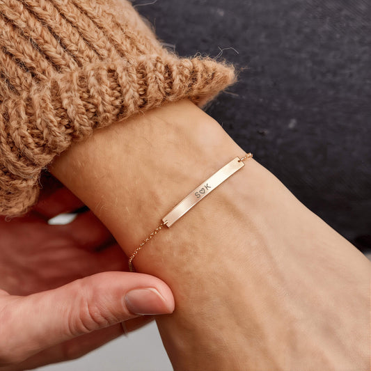 Dainty Engravable Bar Bracelet