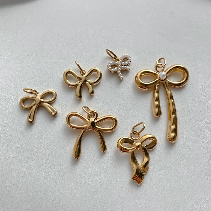 Pretty In Ribbon Charm