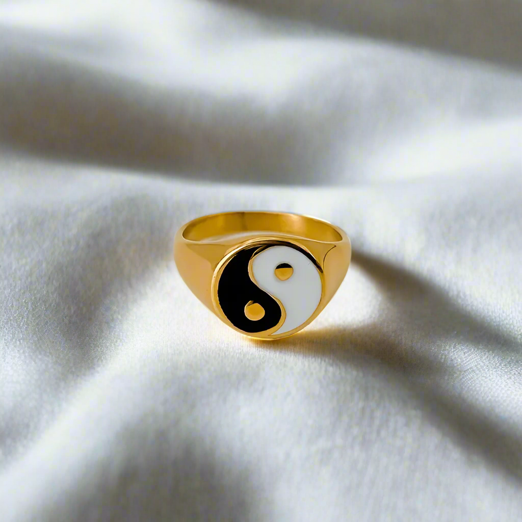 Iyer Rings Unisex Yin Yang Enamel Ring – Lucky Bear & Co.